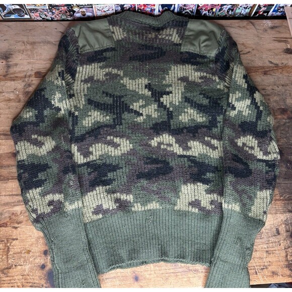 Vintage Cabelas Commando Sweater Mens S Green Wool Elbow Patch Camo England - Picture 4 of 5